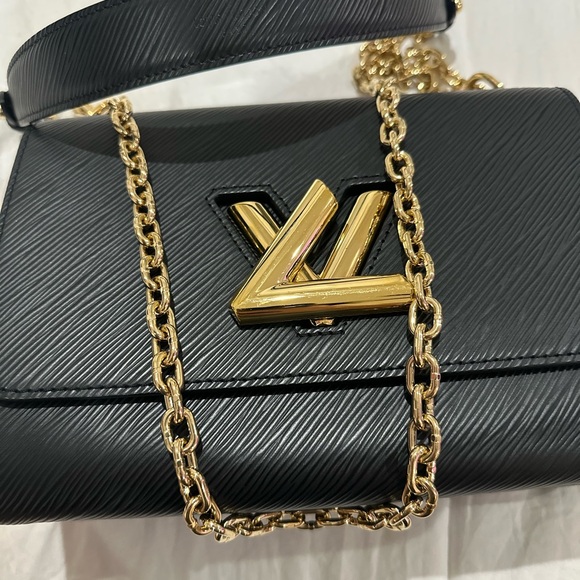 Louis Vuitton Twist Shoulder Bag MM Black Leather Epi - Picture 1 of 11